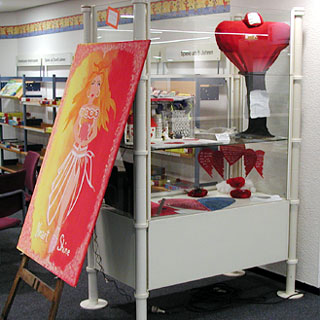 Vitrine in der Kinder und Jugendabteilung